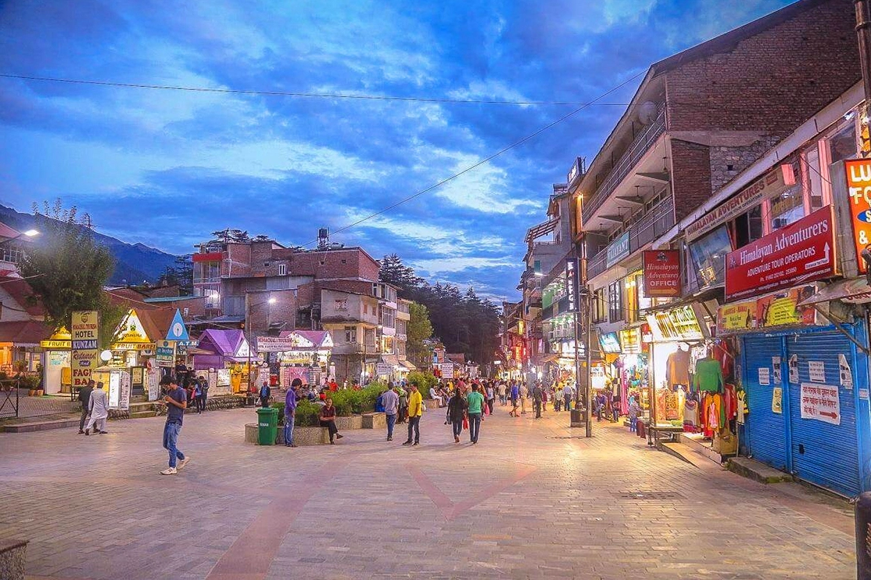 Kasol Market and cafe